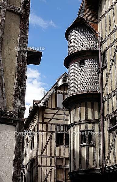 Timbered house in Troyes [IBR124051739]