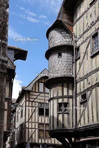 Timbered house in Troyes [IBR124051741]