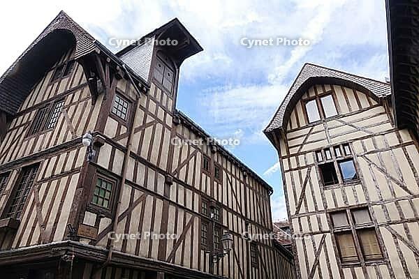 Timbered houses in Troyes [IBR124051746]