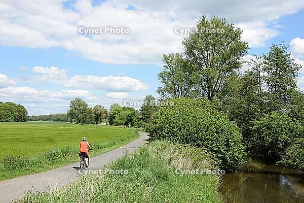 Cycling near Münster, Hesse [IBR124072688]