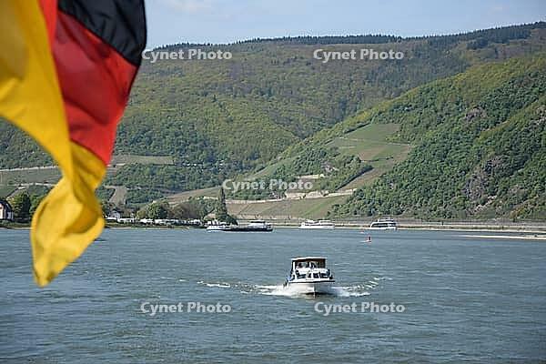 Boat trip on the Rhine [IBR124072714]
