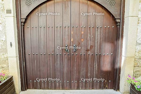 Vintage wooden gate door in the old building of the historic town of Kaleici [IBR124083609]
