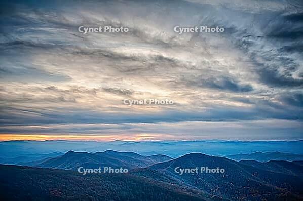 Sunset view over blue ridge mountains [IBR124083625]