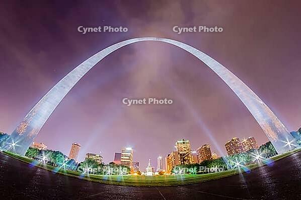 Saint louis gateway arch and downtown skyline [IBR124083627]