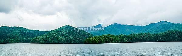 Lake santeetlah in great smoky mountains [IBR124083633]