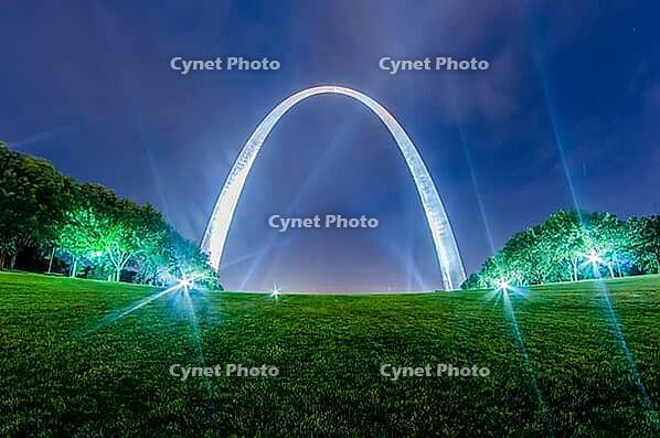 Saint louis gateway arch and downtown skyline [IBR124083649]
