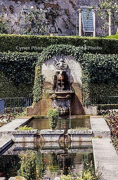 Fountain complex in the Jardim do Palácio de Cristal in Porto, Portugal [IBR124084165]