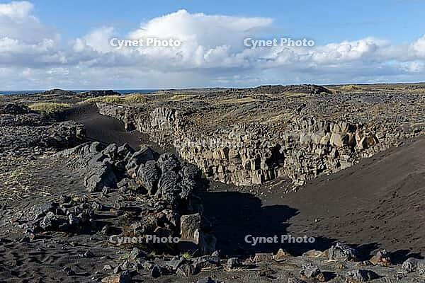 Landscape in southwestern Iceland, where the North American and Eurasian plates meet, Southwest Iceland, Iceland [IBR124192736]