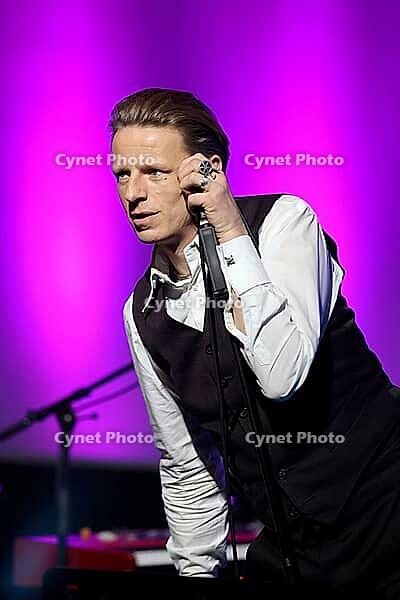Alexander Scheer sings David Bowie at the German Audio Film Awards ceremony at the Colosseum cinema in Berlin on 24.03.2026 [IBR113108127]