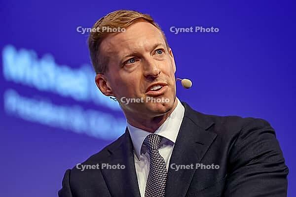 Düsseldorf, North Rhine-Westphalia, Germany - Michael Robbins, President & CEO, AUVSI (the world's largest organisation for unmanned and autonomous systems) speaks at the XPONENTIAL Europe trade fair, the leading trade fair for autonomous technologies & r [IBR113108130]