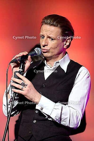 Alexander Scheer sings David Bowie at the German Audio Film Awards ceremony at the Colosseum cinema in Berlin on 24.03.2026 [IBR113108132]