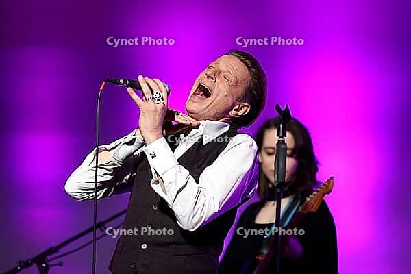 Alexander Scheer sings David Bowie at the German Audio Film Awards ceremony at the Colosseum cinema in Berlin on 24.03.2026 [IBR113108134]