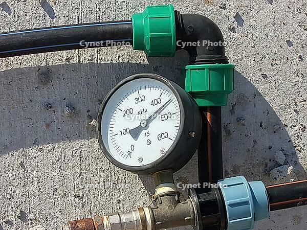 A manometer that measures the pressure in plastic pipes for floor heating [IBR124491613]