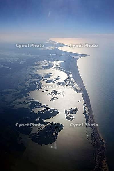 Greenhouses and intensive agriculture in the Nile Delta on Lake Burullus, Egypt [IBR124494889]