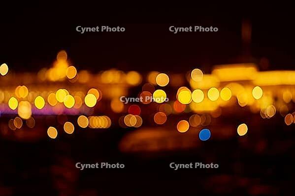 Abstrakte Bokeh-Lichter bei Nacht [IBR124497423]