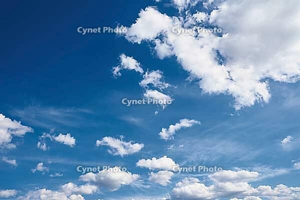 White cumulus clouds in blue sky, beautiful cloudscape background [IBR124497454]