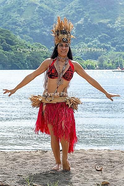 South Pacific beauty, dancer, Ori Tahiti, Tahitian dance, art form, tradition, costume, movement study, Moorea, French Polynesia, society islands, islands over the wind [IBR124508514]