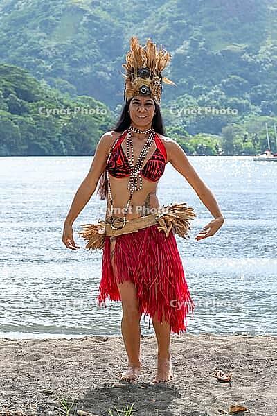 South Pacific beauty, dancer, Ori Tahiti, Tahitian dance, art form, tradition, costume, movement study, Moorea, French Polynesia, society islands, islands over the wind [IBR124508521]