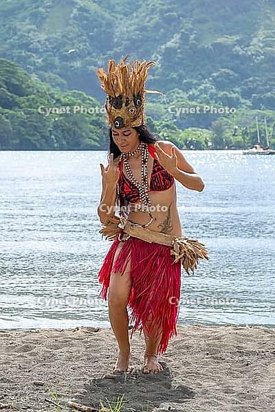 South Pacific beauty, dancer, Ori Tahiti, Tahitian dance, art form, tradition, costume, movement study, Moorea, French Polynesia, society islands, islands over the wind [IBR124508523]