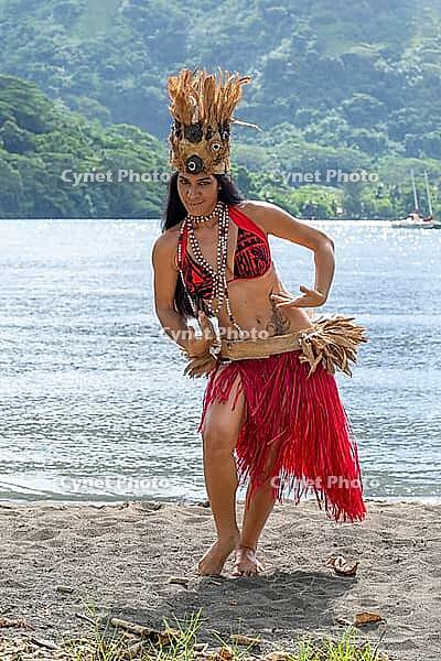 South Pacific beauty, dancer, Ori Tahiti, Tahitian dance, art form, tradition, costume, movement study, Moorea, French Polynesia, society islands, islands over the wind [IBR124508526]