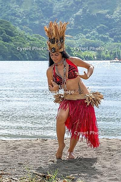 South Pacific beauty, dancer, Ori Tahiti, Tahitian dance, art form, tradition, costume, movement study, Moorea, French Polynesia, society islands, islands over the wind [IBR124508529]