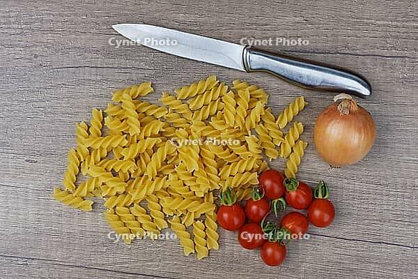 Onions (Allium cepa) with cocktail tomatoes (Solanum lycopersicum) and fusilli pasta, Kempen, North Rhine-Westphalia, Germany [IBR124629097]
