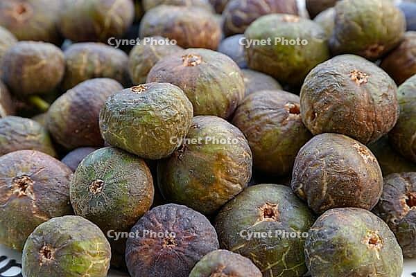 Fresh figs (Ficus carica), Loureira, Leiria district, Regiao do Centro, Portugal [IBR124629115]