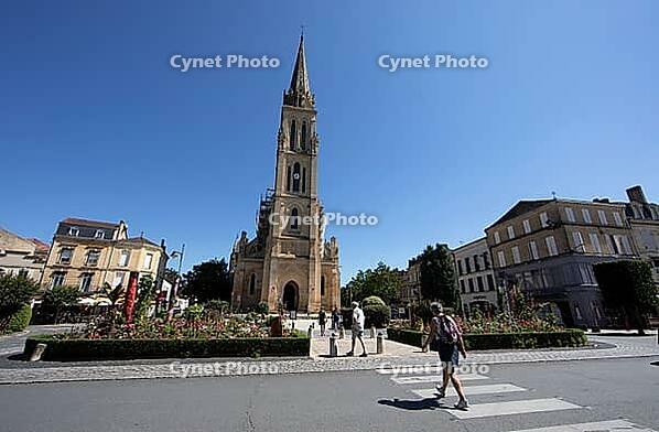 Notre Dame Church on Place Mar$00E9chal de Lattre Tassigny in Bergerac, Dordogne department, Nouvelle-Aquitaine region, Bergerac Arrondissement, P$00E9rigord Blanc, France [IBR124629482]