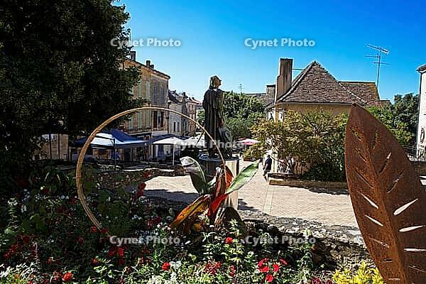 Cyrano de Bergerac Monument on Place de la Myrpe or Place Pelissi$00E8re, Bergerac, Dordogne Department, Nouvelle-Aquitaine Region, Bergerac Arrondissement, P$00E9rigord Blanc, France [IBR124629484]