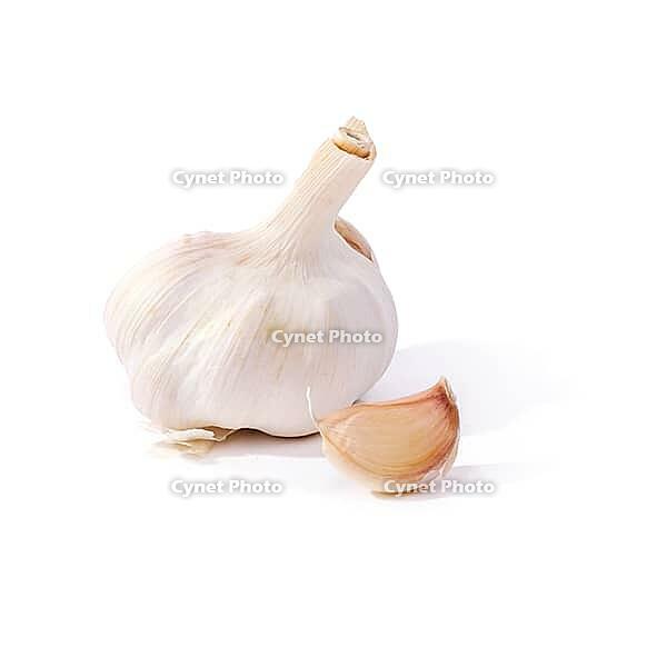 Garlic on a white background [IBR124724868]