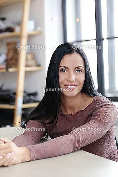 Cute woman with beautiful smile [IBR124724880]