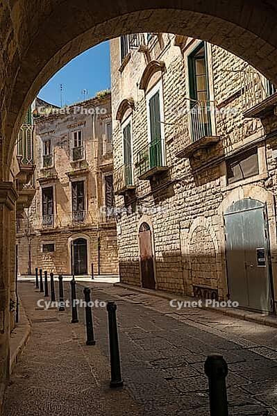 Narrow street in Trani, Puglia, Italy [IBR124748869]