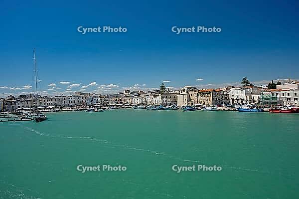 View of the old town of Trani with cathedral, Puglia, Italy [IBR124748870]