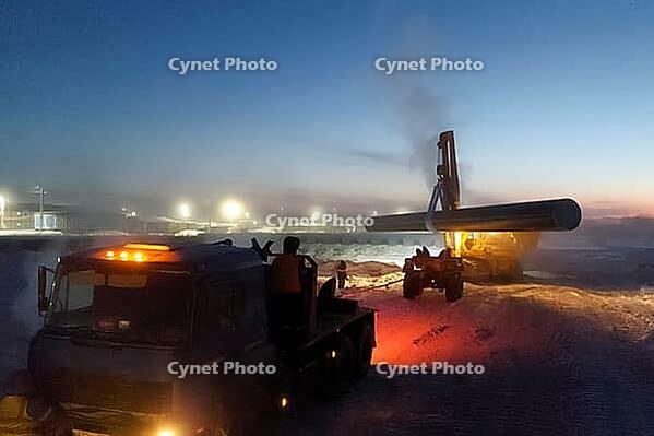 Night loading of pipeline, pipes on special trailers - disbands and bulk carriers [IBR124748926]