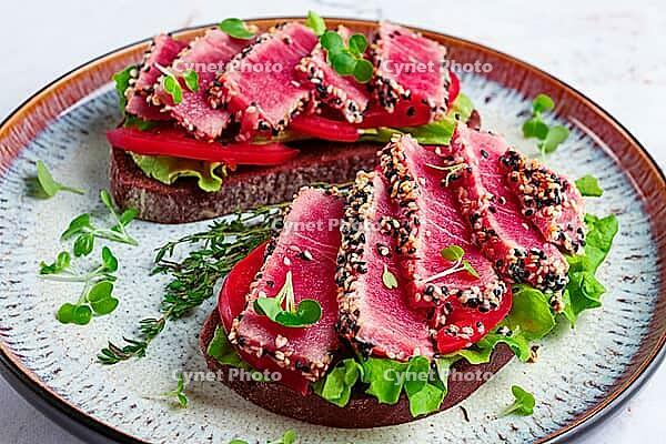 Sandwiches with fried tuna fillet in sesame seeds, breakfast, top view, homemade [IBR124748981]