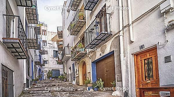 Traditional Architecture, Street Scene, Peñíscola, The Most Beautiful Villages in Spain, Costa de Azahar, Bajo Maestrazgo, Castellón, Comunidad Valenciana, Spain [IBR124794811]