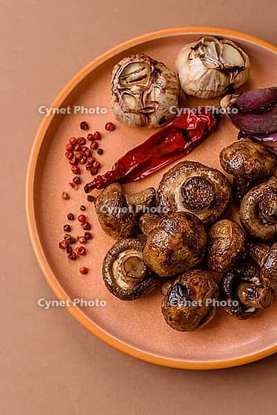 Grilled mushroom pieces, a vegetarian healthy meal with sauce. Barbecue mushroom halves as a food backdrop for your design [IBR124865276]