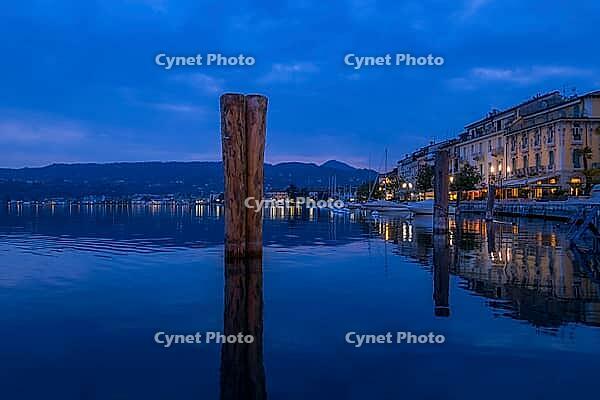 Evening on the Lungolago lakeside promenade in Salo on Lake Garda, Lago di Garda, Lombardy, Italy [IBR124898935]