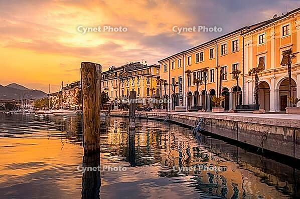 Evening on the Lungolago lakeside promenade in Salo on Lake Garda, Lago di Garda, Lombardy, Italy [IBR124898956]