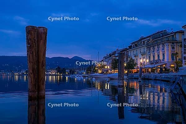 Evening on the Lungolago lakeside promenade in Salo on Lake Garda, Lago di Garda, Lombardy, Italy [IBR124898962]