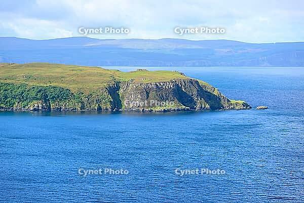 View of a bayBay with rocks, near Uig in summer 2018 [IBR124915235]
