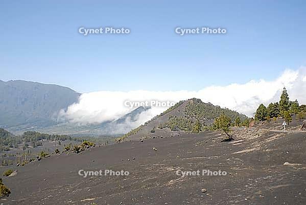 Mountain range with cloud-shrouded peaks [IBR124915306]