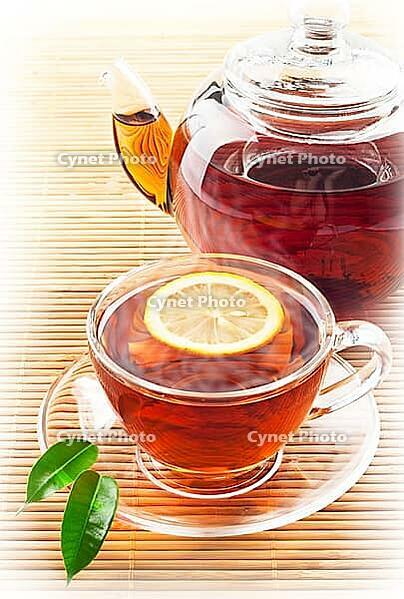 Hot black tea with lemon and Kettle [IBR124991104]