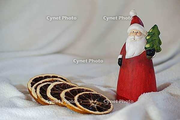 Figure of Santa Claus and dried orange slices, Kempen, Viersen District, North Rhine-Westphalia, Germany [IBR125007621]