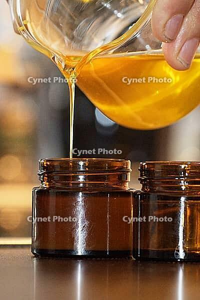 Homemade cream is filled into small jars, Kempen, Viersen district, North Rhine-Westphalia, Germany [IBR125007642]