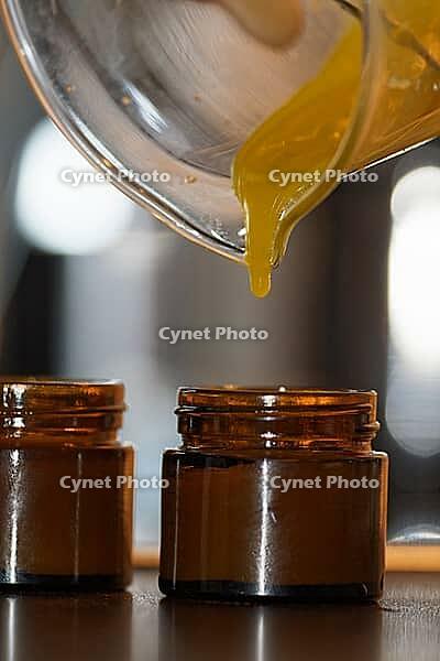 Homemade cream is filled into small jars, Kempen, Viersen district, North Rhine-Westphalia, Germany [IBR125007655]