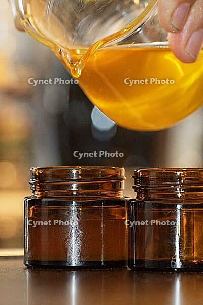 Homemade cream is filled into small jars, Kempen, Viersen district, North Rhine-Westphalia, Germany [IBR125007661]
