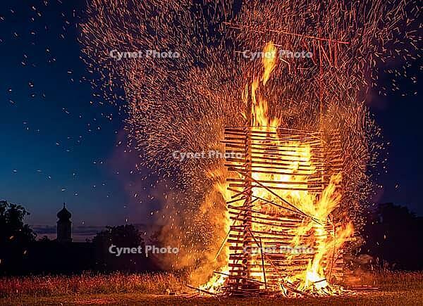 Johannisfeuer, Sonnwendfeuer in Bernried am Starnberger See, Upper Bavaria, Bavaria, Germany [IBR125030447]
