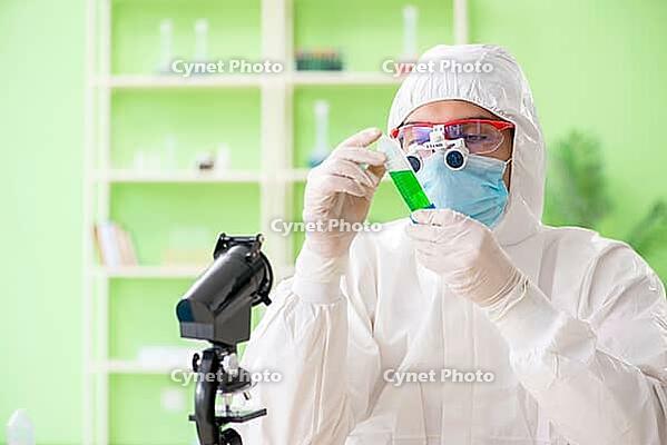 Chemist working in the lab on new experiment [IBR125062196]