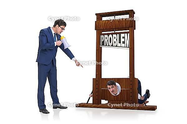 Businessman unsuccessfully dealing with business problems [IBR125062222]